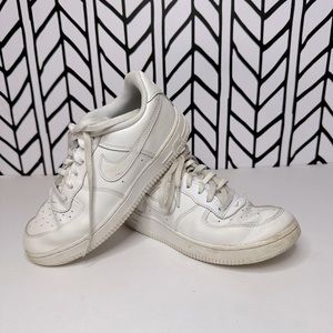 White Nike kids size 2Y